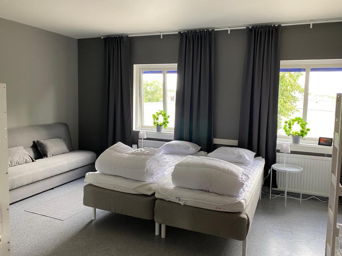 De La Gardie Park Vandrarhem Hostel Лидчёпинг Экстерьер фото