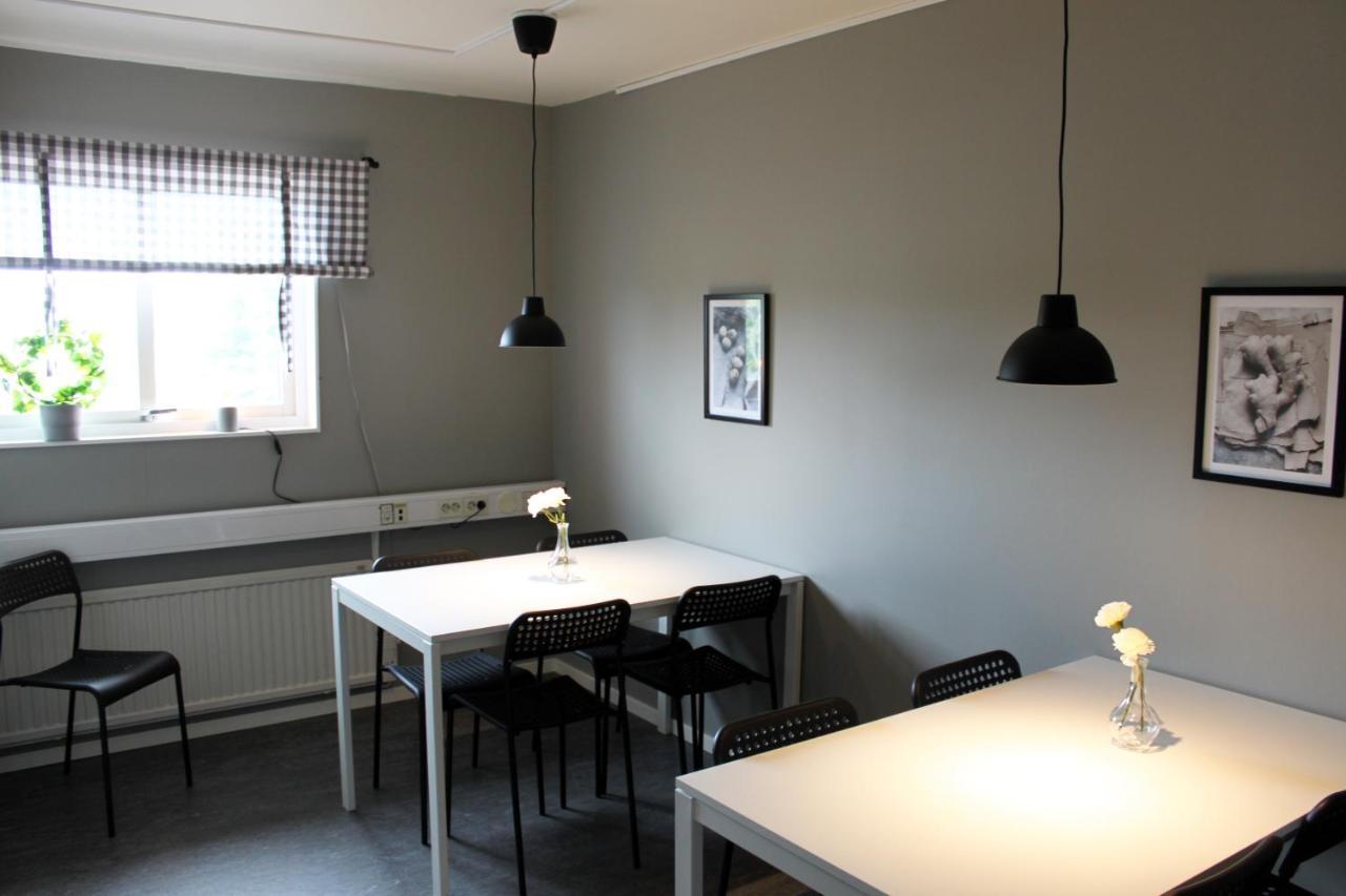 De La Gardie Park Vandrarhem Hostel Лидчёпинг Экстерьер фото